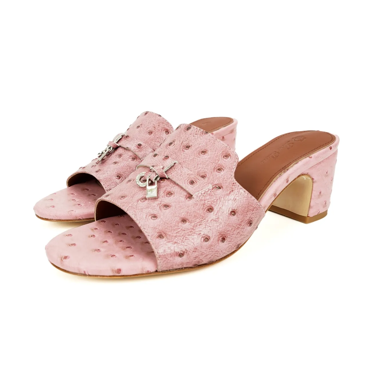 👟👟Ex-factory price 440👟👟 Genuine leather sole +30 suede sheepskin slippers with a strap decorated with Loro Piana My Charms charms and decorated with tone-on-tone stitching. Sophisticated and feminine, it pairs well with both city and resort looks. For those looking for an elegant upgrade, the summer glamor slipper is known for its slim open-back silhouette. size: 35-44 (custom-made sizes 43 and 44 are non-returnable) Upper: imported suede sheep leather (sheep), cowhide ostrich pattern, cowhide snake pattern Lining: imported high-grade mixed sheep silk Heel height: 5.5CM